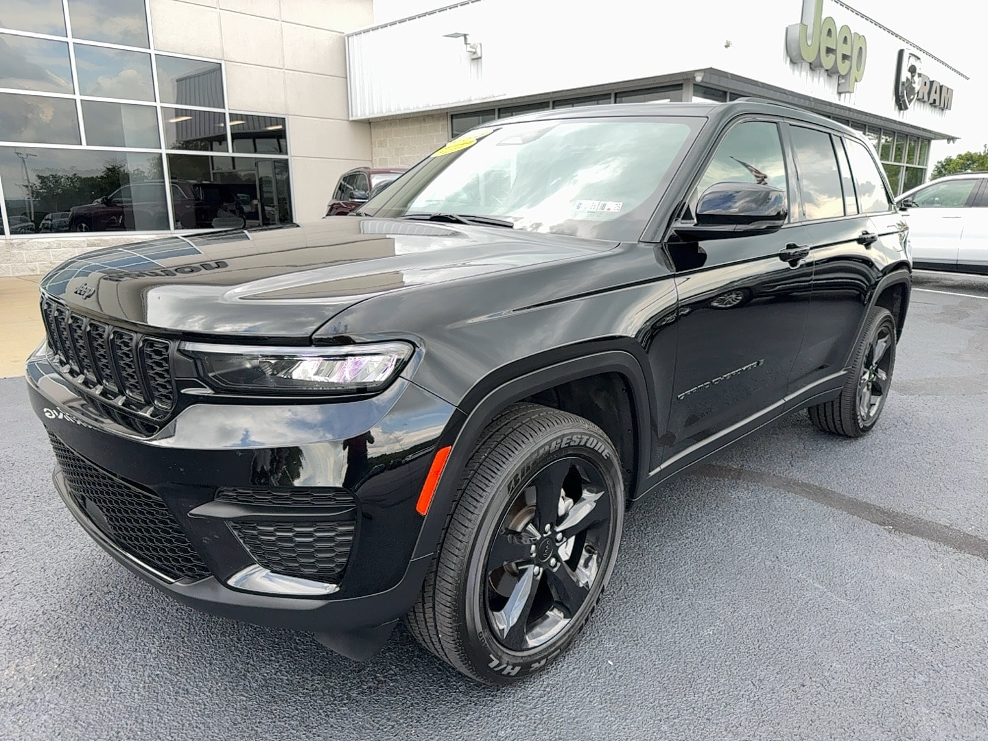 Used 2023 Jeep Grand Cherokee Altitude with VIN 1C4RJHAGXP8883146 for sale in Brownsville, PA