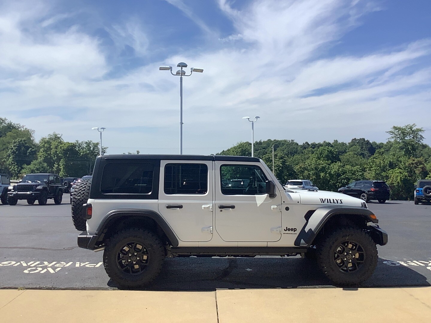 2025 Jeep Wrangler Willys photo 4