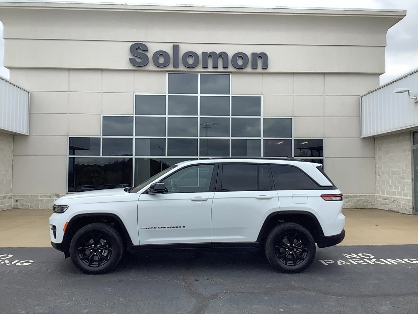 2024 Jeep Grand Cherokee Altitude's photo