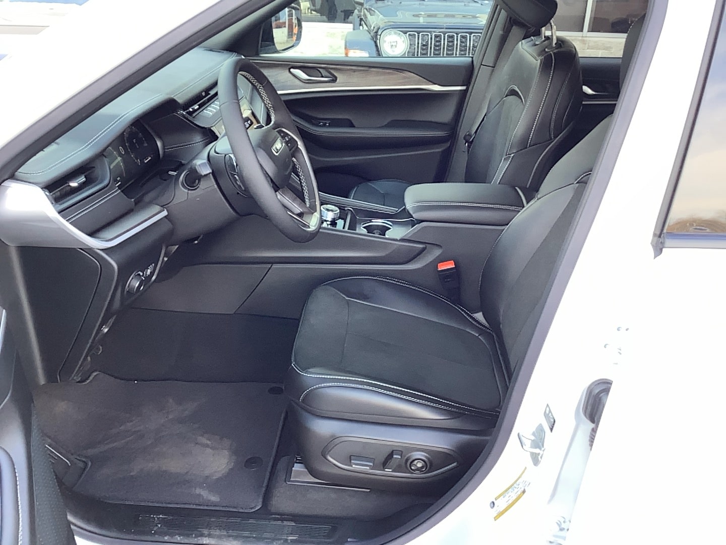 2026 Jeep Grand Cherokee LAREDO ALTITUDE 4X4 - 11