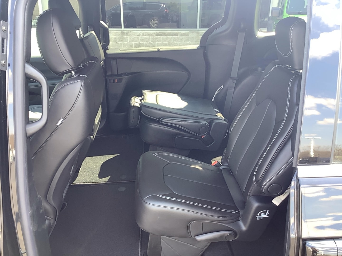 2026 Chrysler Pacifica SELECT AWD Diamond Black Crystal Pearlcoat at Three Rivers CJD