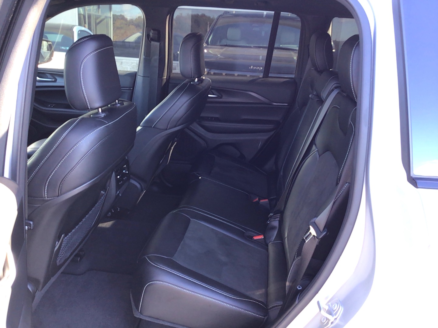 2025 Jeep Grand Cherokee photo 8 of 14