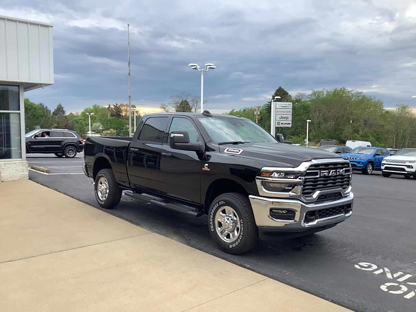 2025 Ram 2500 Tradesman photo 2