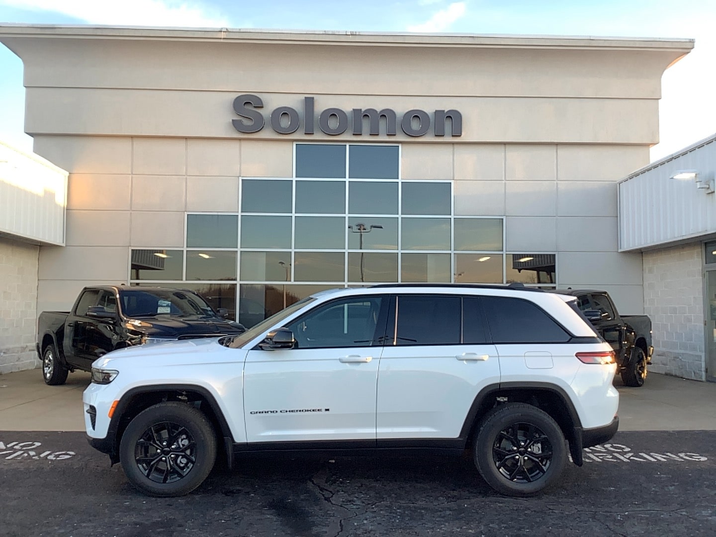 2025 Jeep Grand Cherokee Altitude's photo