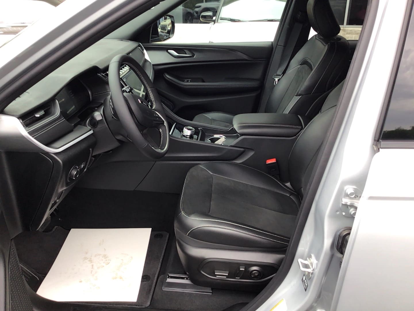 2025 Jeep Grand Cherokee ALTITUDE X 4X4 - 8