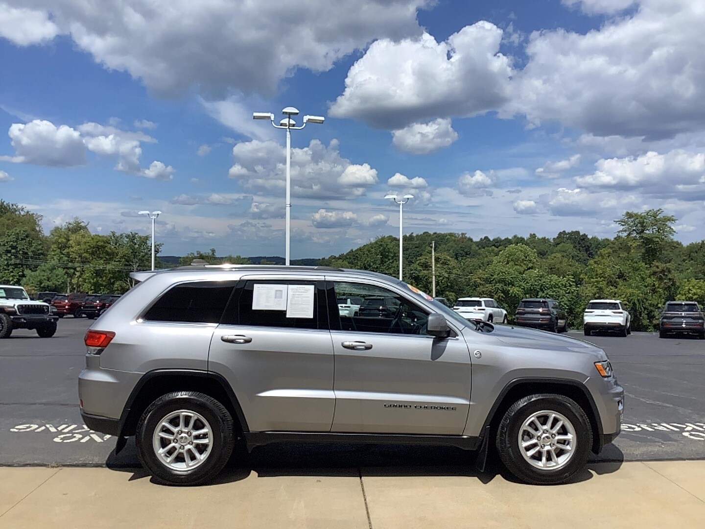 2020 Jeep Grand Cherokee Laredo E photo 4