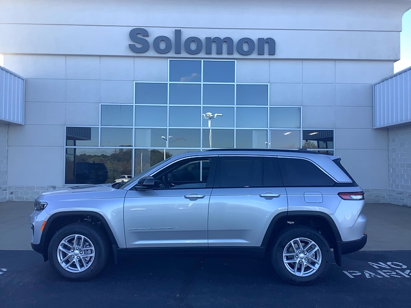 2025 Jeep Grand Cherokee Laredo's photo