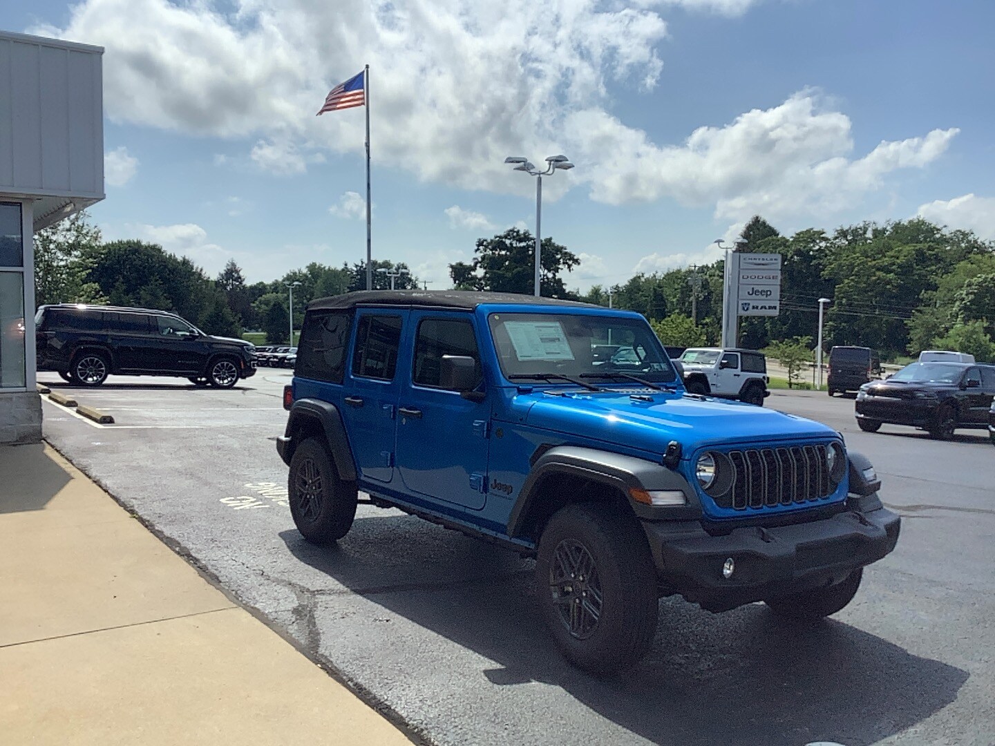2025 Jeep Wrangler Sport S photo 4