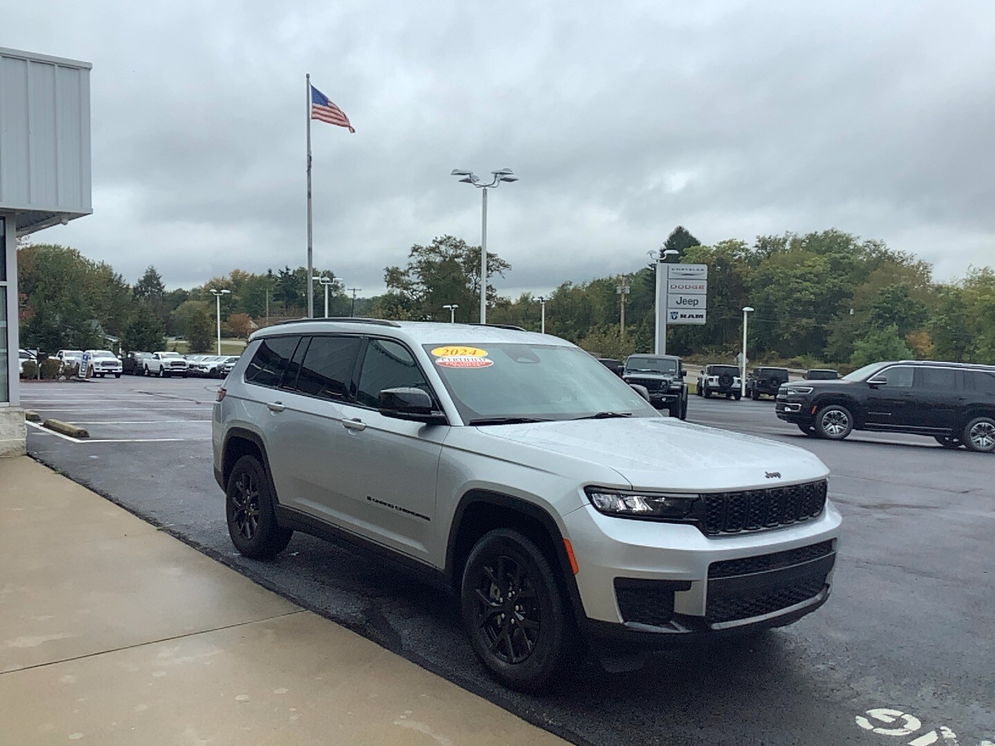 2024 Jeep Grand Cherokee Altitude photo 3