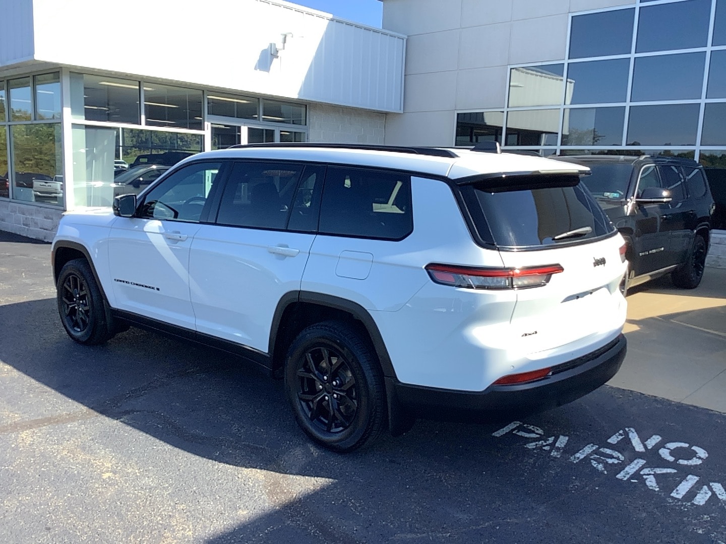 2025 Jeep Grand Cherokee L photo 6 of 14