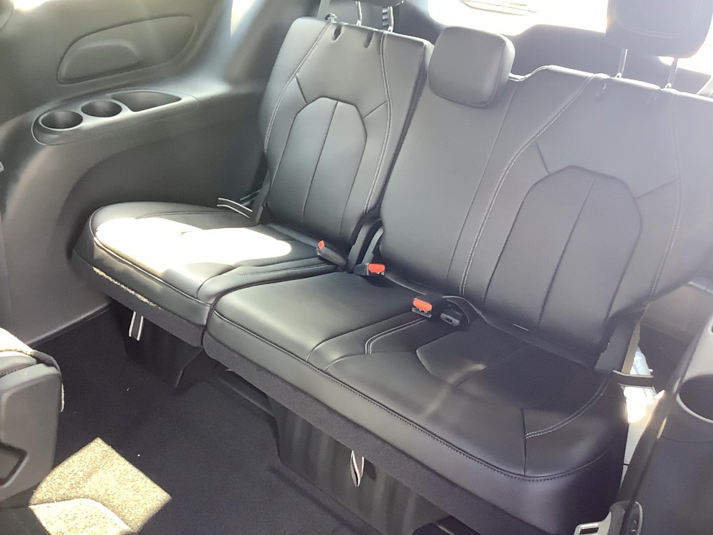 2026 Chrysler Pacifica SELECT AWD Diamond Black Crystal Pearlcoat at Three Rivers CJD