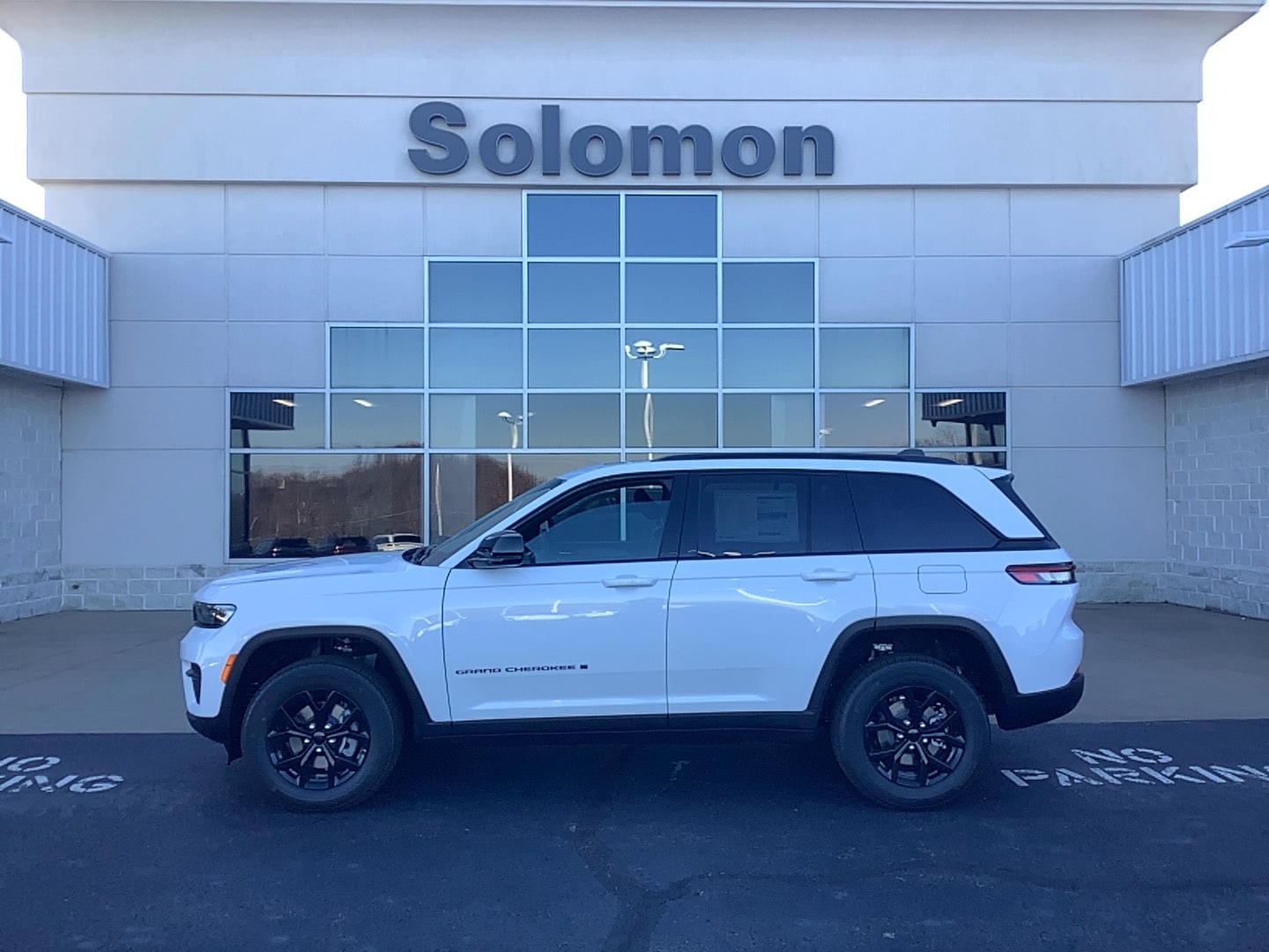 2025 Jeep Grand Cherokee Altitude's photo