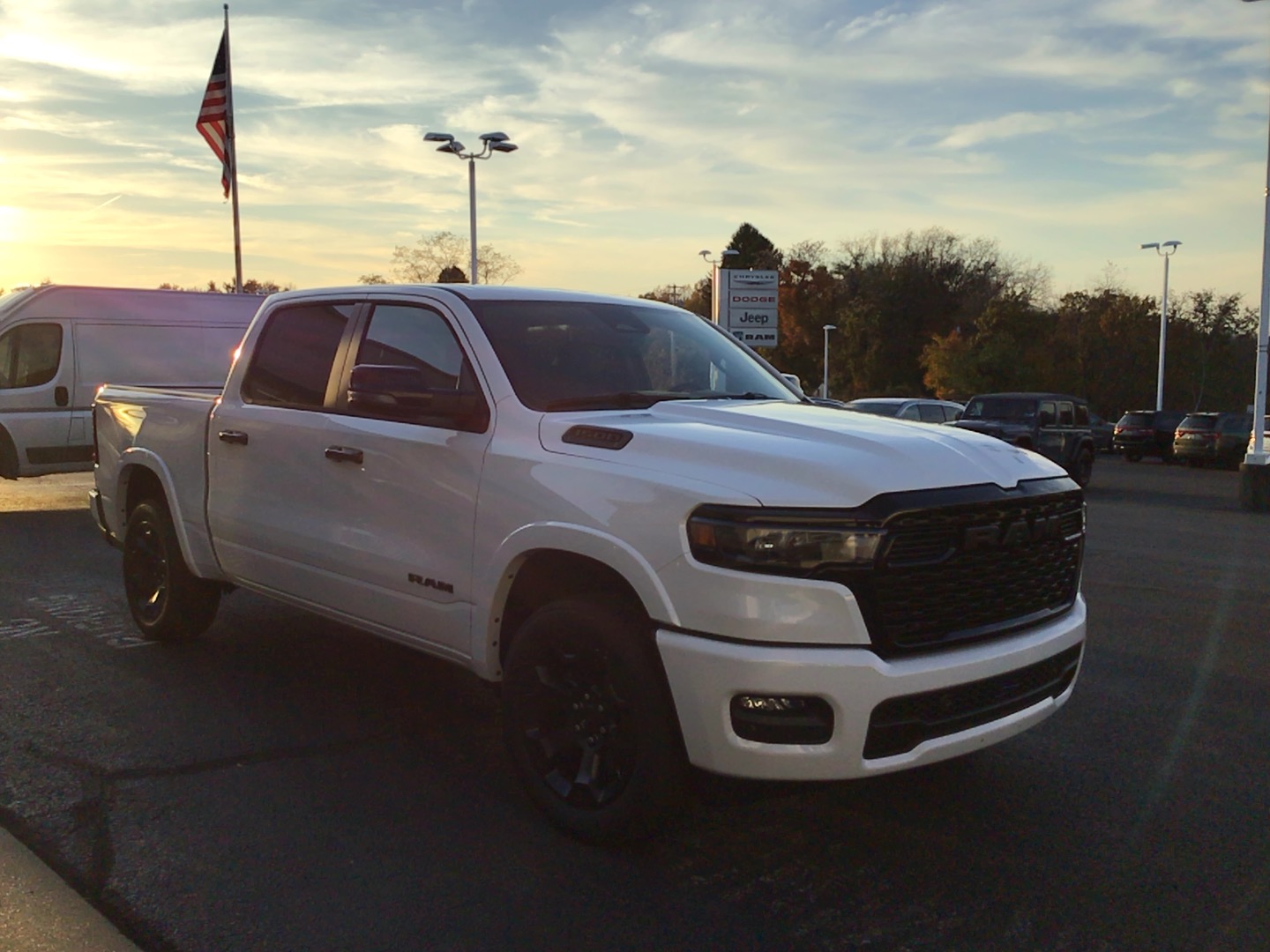 2027 Ram 1500 photo 3 of 14