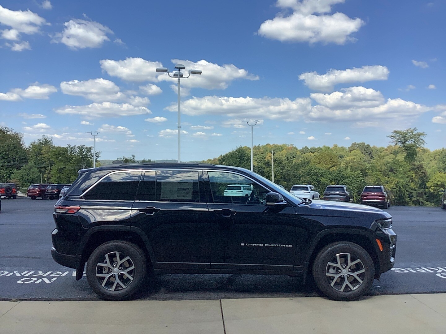 2025 Jeep Grand Cherokee Limited photo 2