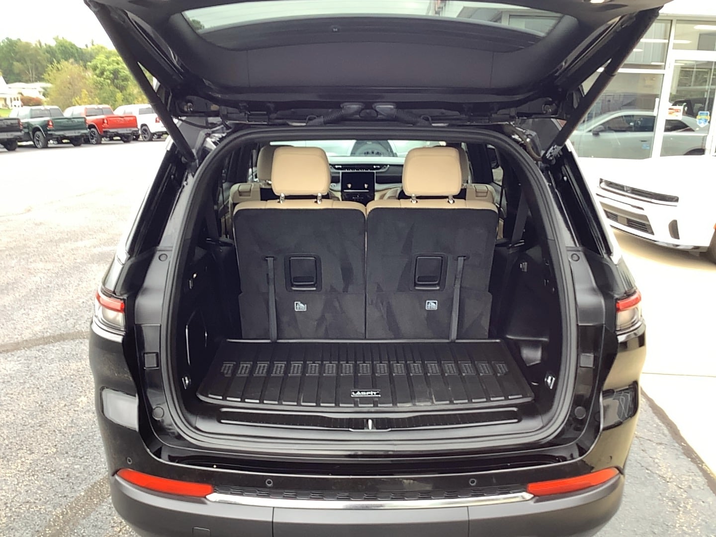 2023 Jeep Grand Cherokee L photo 5 of 15