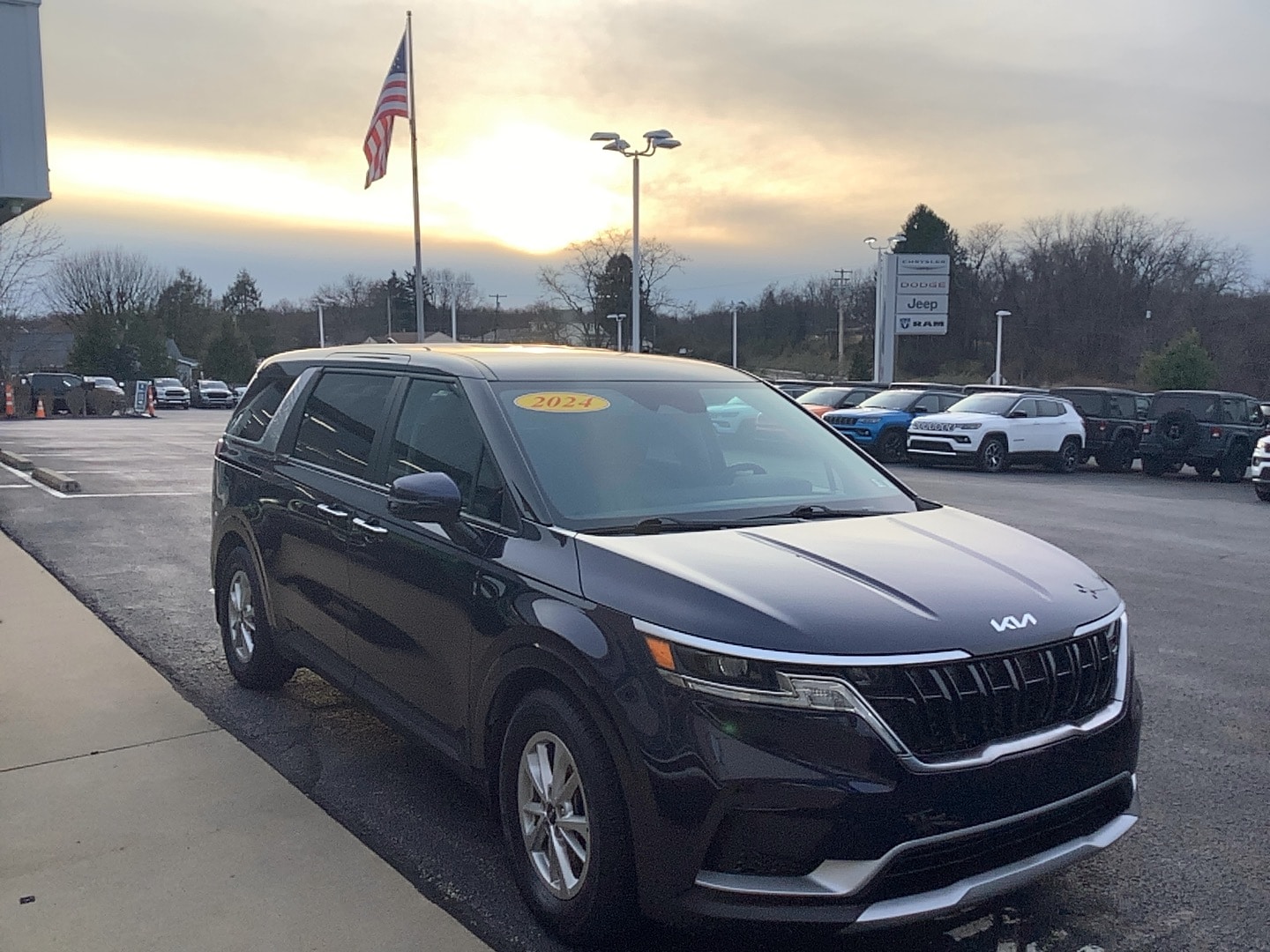 2024 Kia Carnival LX - 2