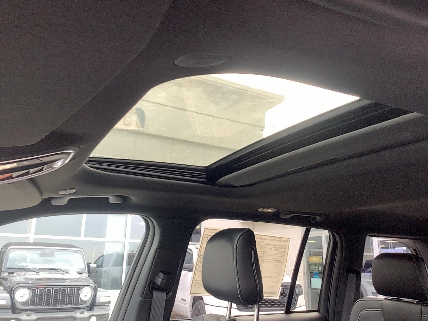 2025 Jeep Grand Cherokee ALTITUDE X 4X4 - 9