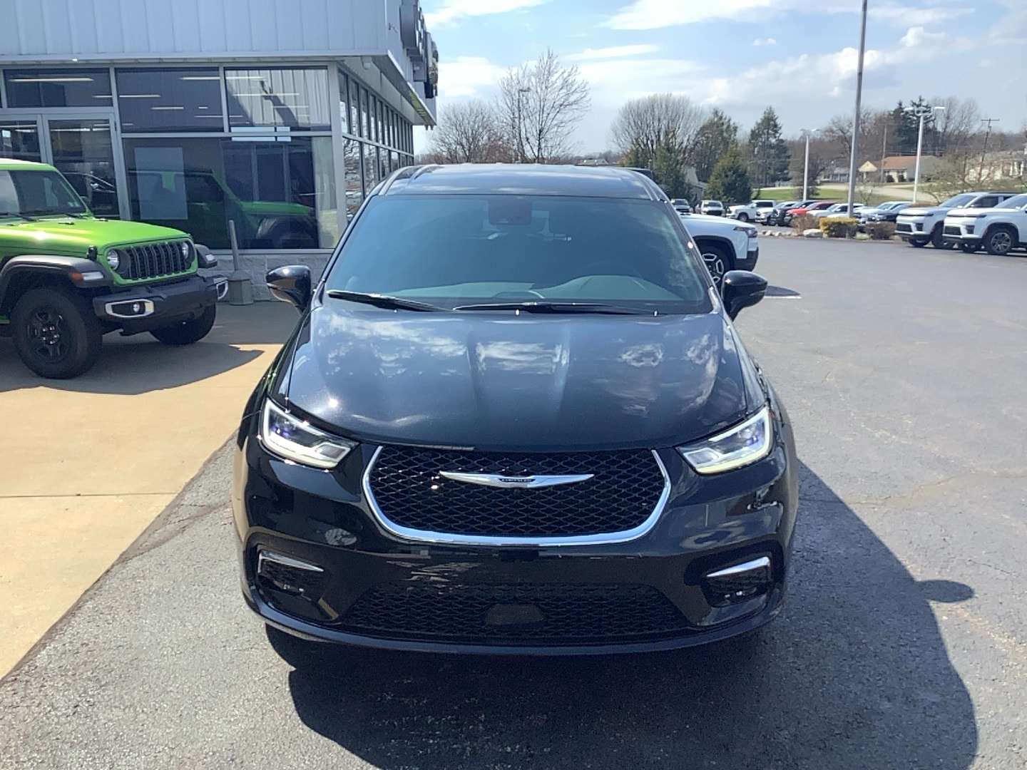 2026 Chrysler Pacifica SELECT AWD Diamond Black Crystal Pearlcoat at Three Rivers CJD
