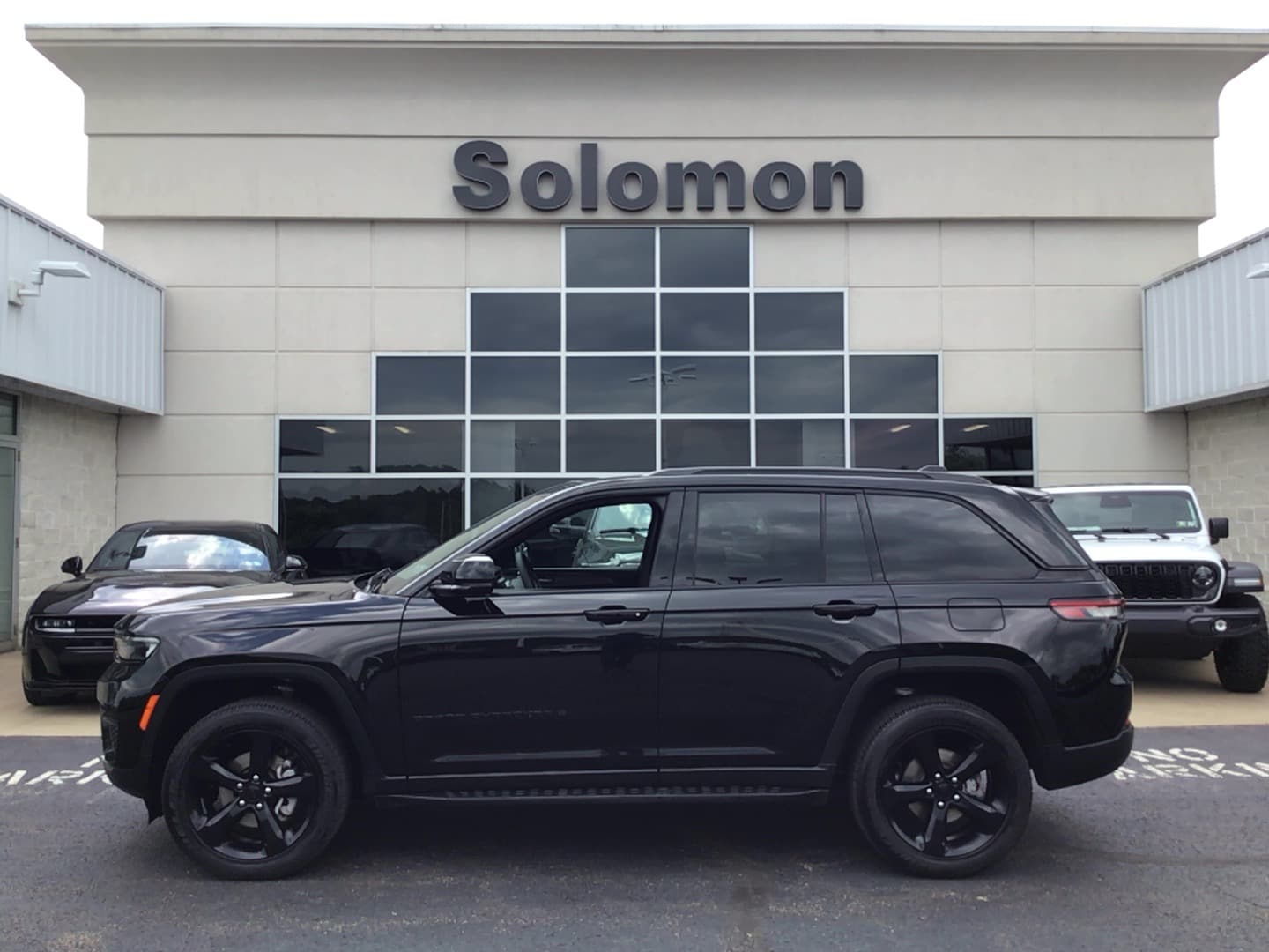 2025 Jeep Grand Cherokee Altitude X Diamond Black Crystal Pearlcoat at Solomon CJD Carmichaels