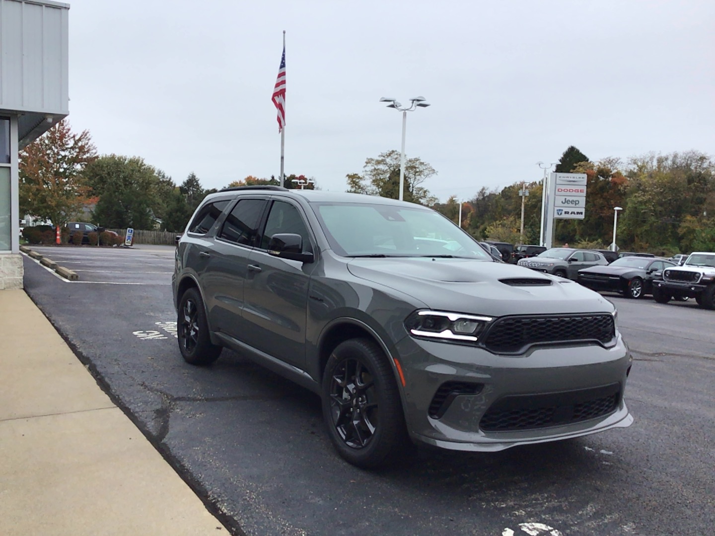 2027 Dodge Durango photo 3 of 15