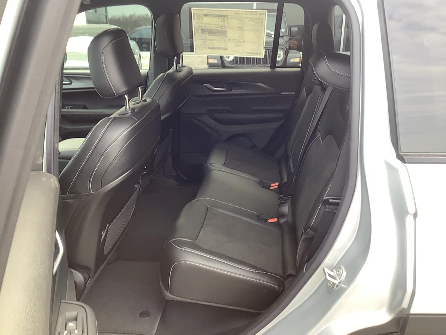 2025 Jeep Grand Cherokee ALTITUDE X 4X4 - 6