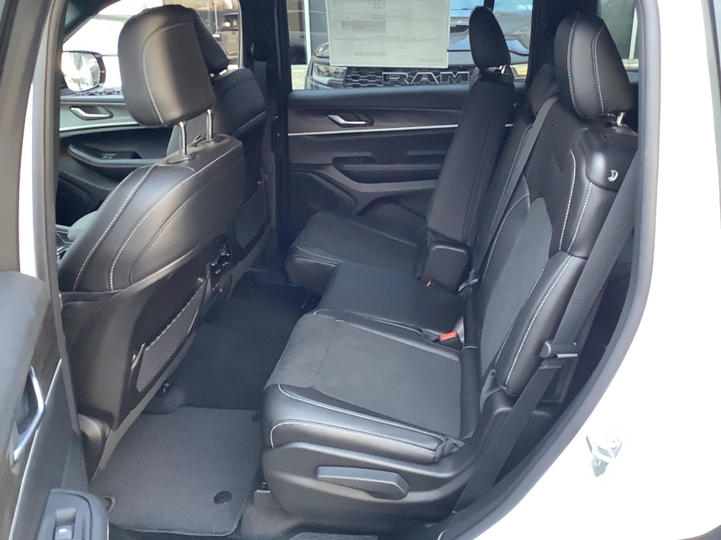 2026 Jeep Grand Cherokee L LAREDO ALTITUDE 4X4 - 8