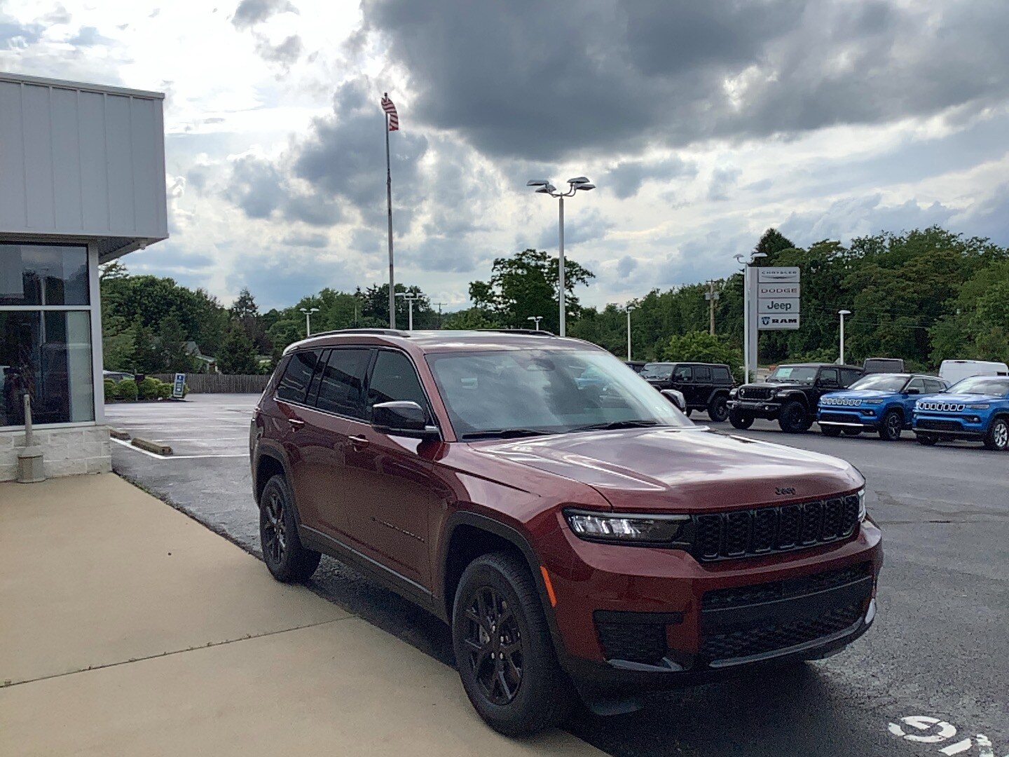 2025 Jeep Grand Cherokee Altitude photo 2