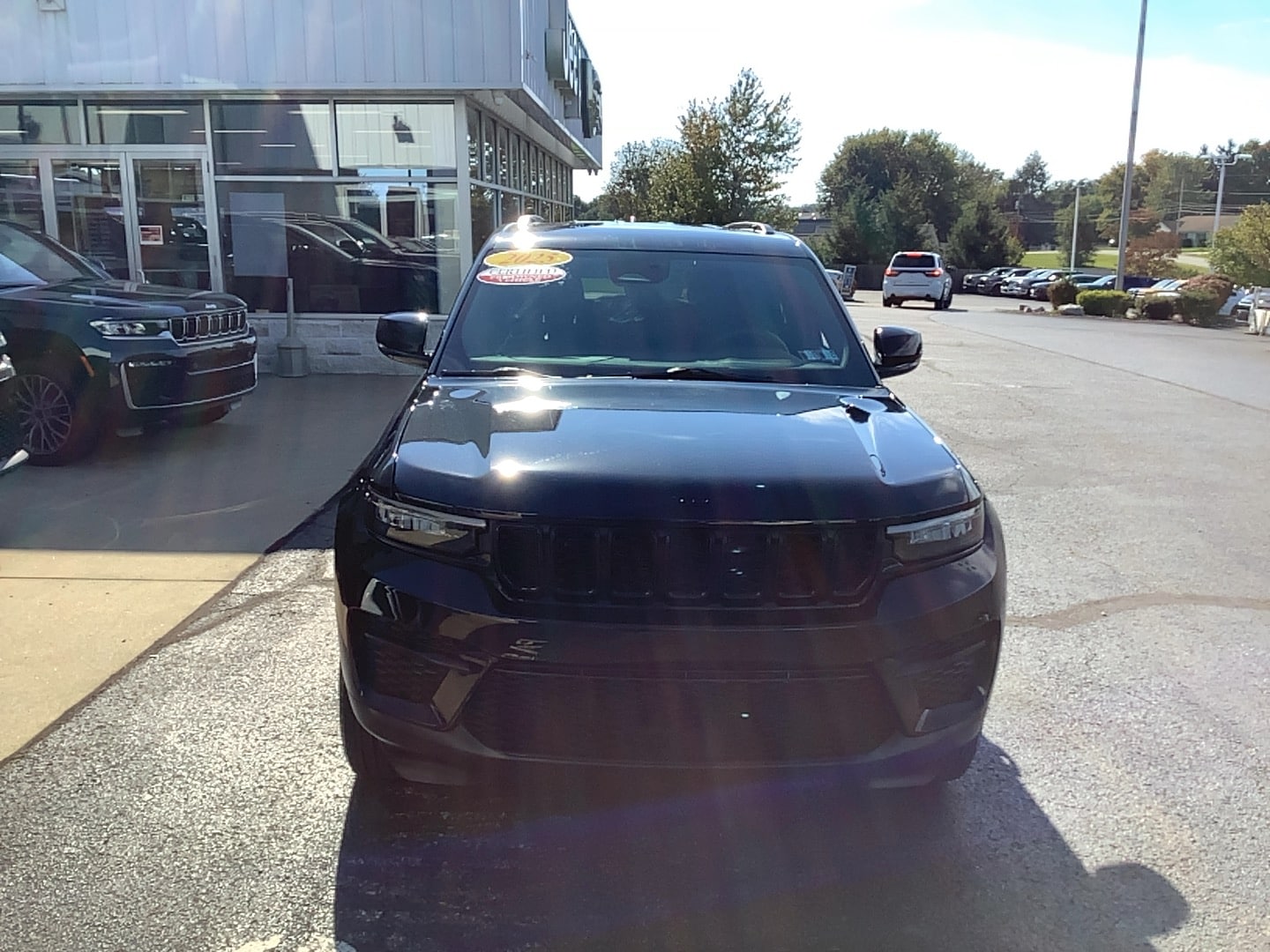 2025 Jeep Grand Cherokee photo 2 of 12