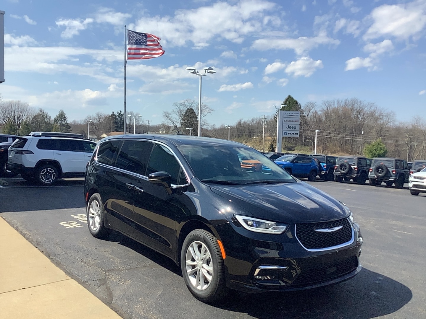 2026 Chrysler Pacifica SELECT AWD Diamond Black Crystal Pearlcoat at Three Rivers CJD