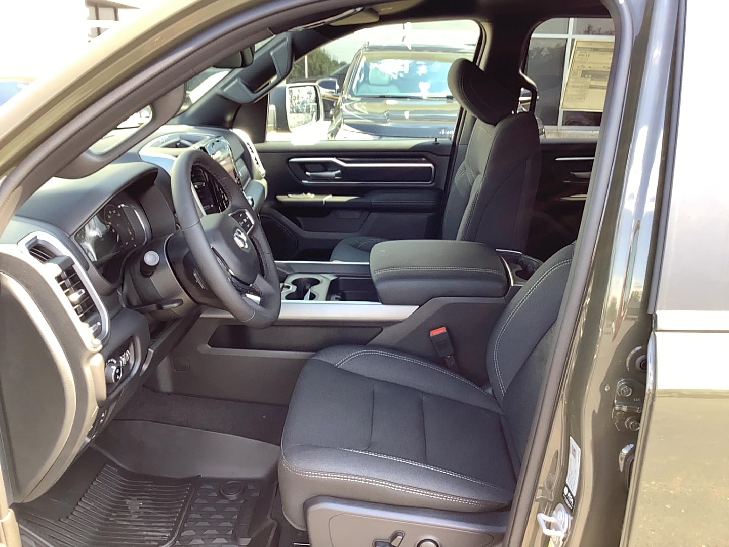 2027 Ram 1500 photo 10 of 13