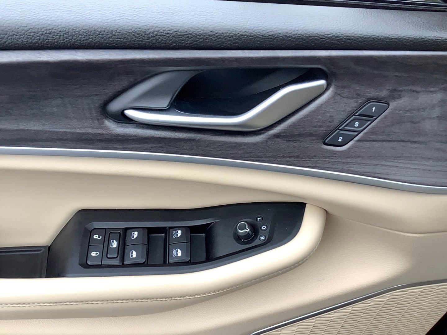 2023 Jeep Grand Cherokee L photo 11 of 15