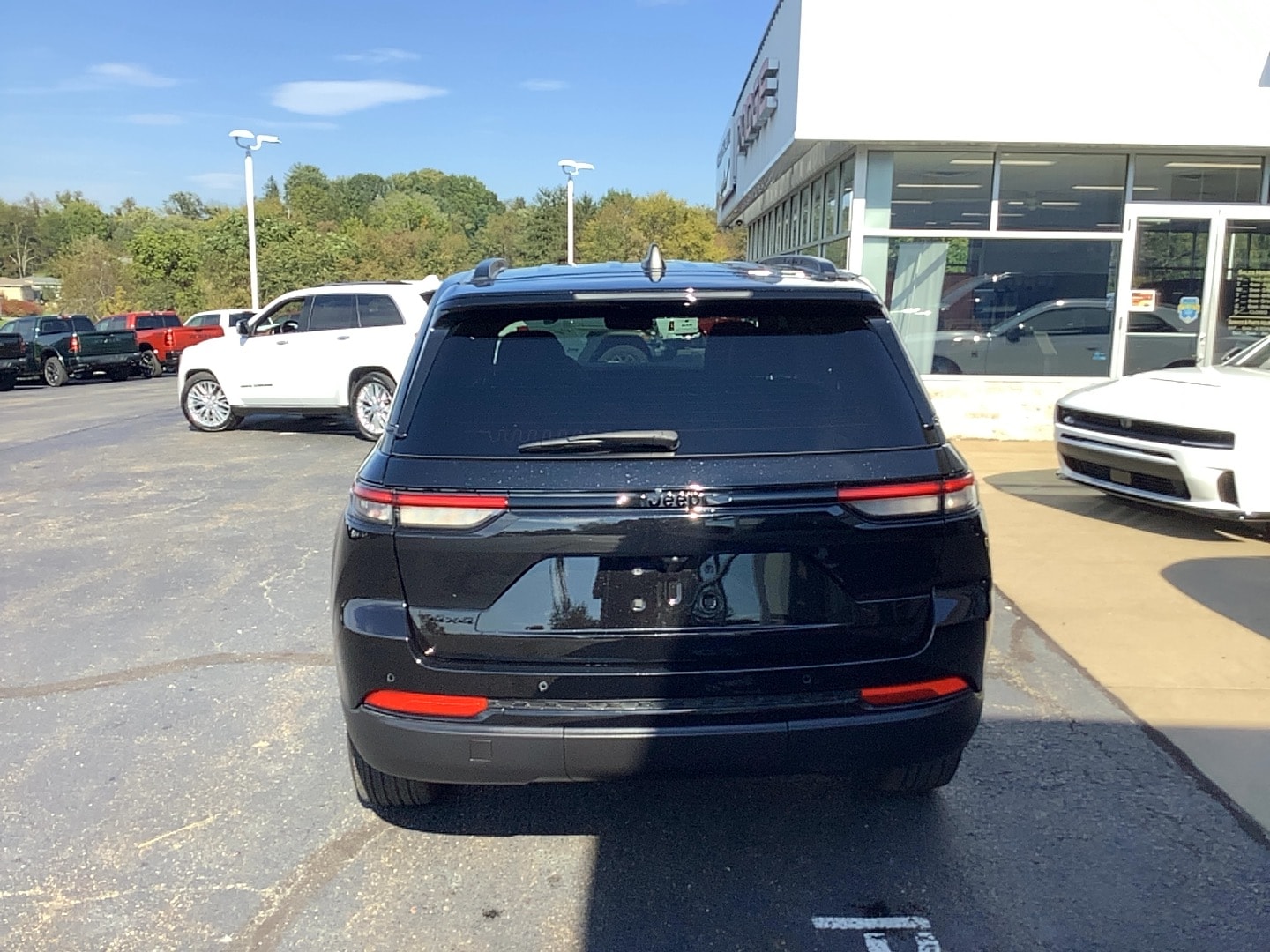 2025 Jeep Grand Cherokee photo 4 of 12