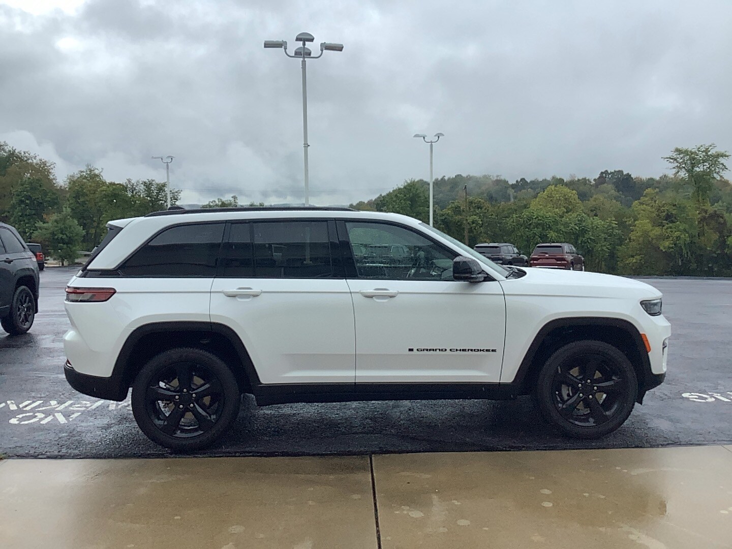 2025 Jeep Grand Cherokee Altitude photo 4