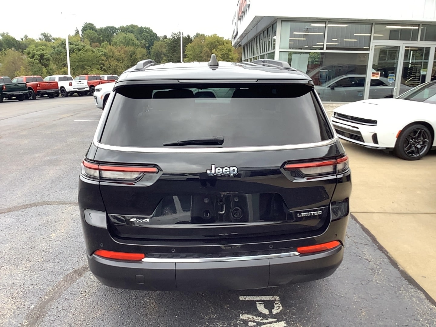 2023 Jeep Grand Cherokee L photo 4 of 15