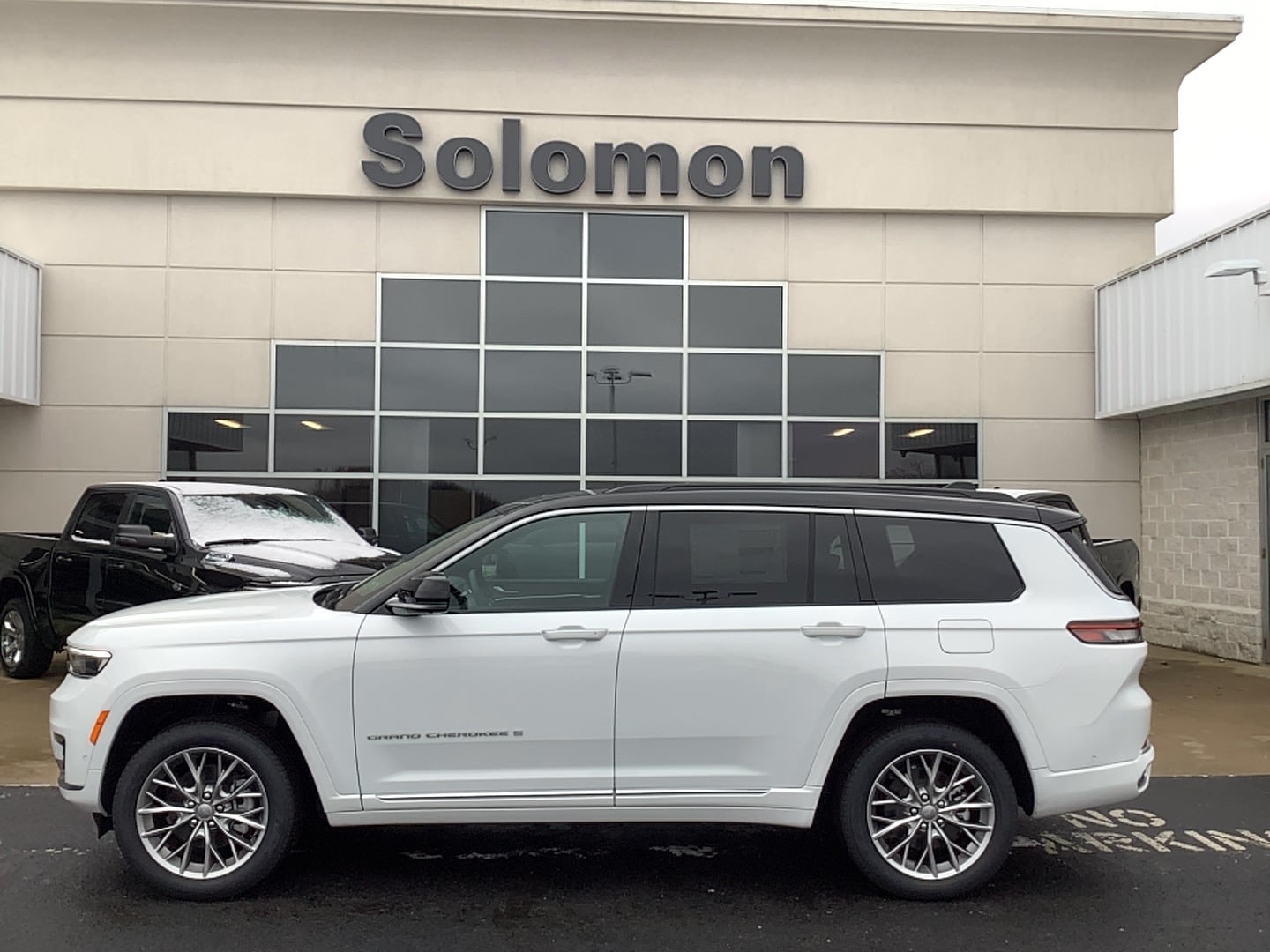 2025 Jeep Grand Cherokee L Summit's photo