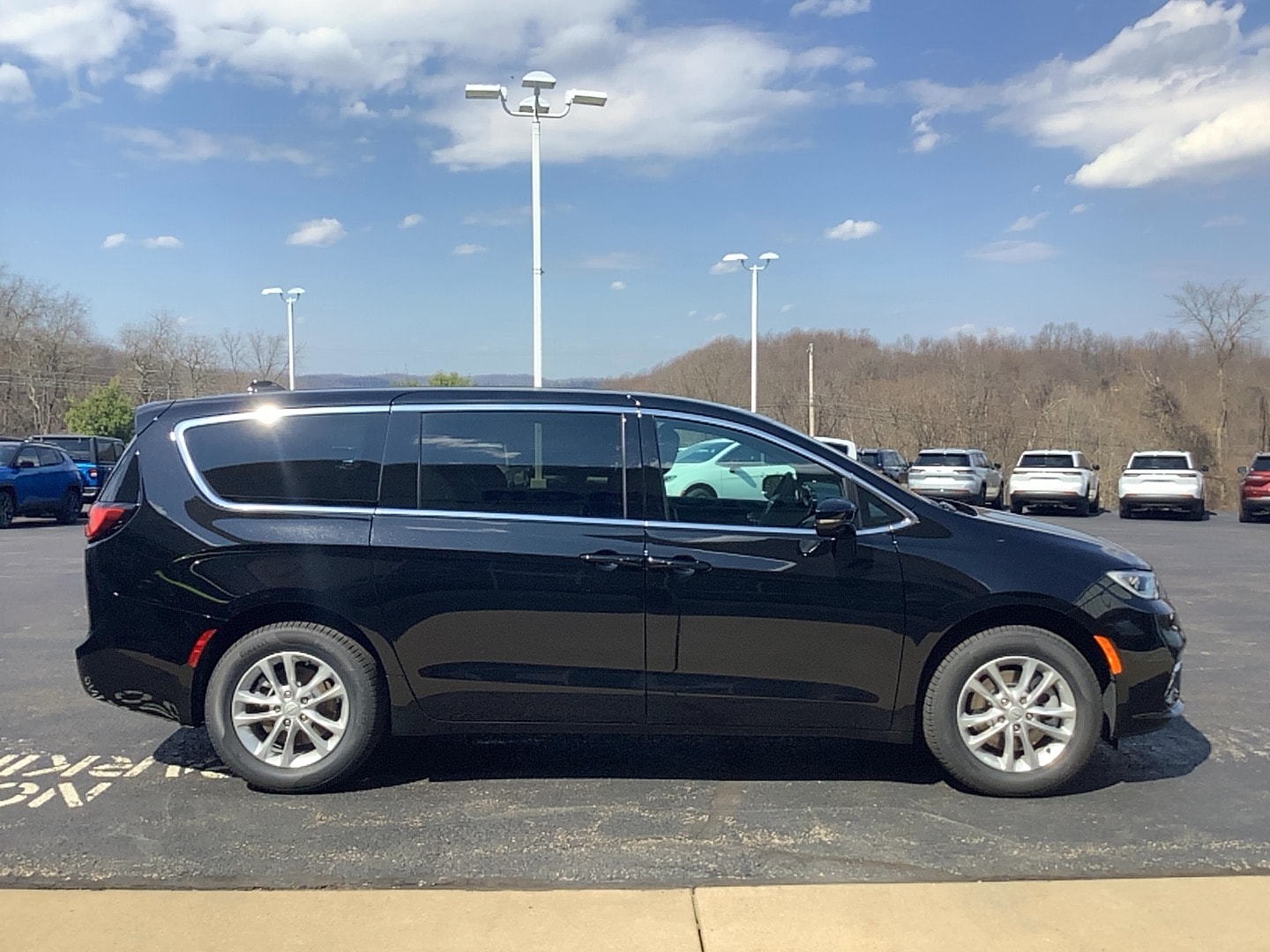 2026 Chrysler Pacifica SELECT AWD Diamond Black Crystal Pearlcoat at Three Rivers CJD
