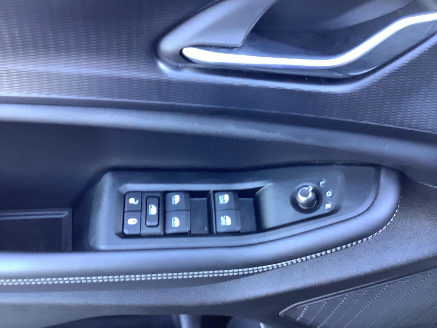 2025 Jeep Grand Cherokee photo 9 of 12