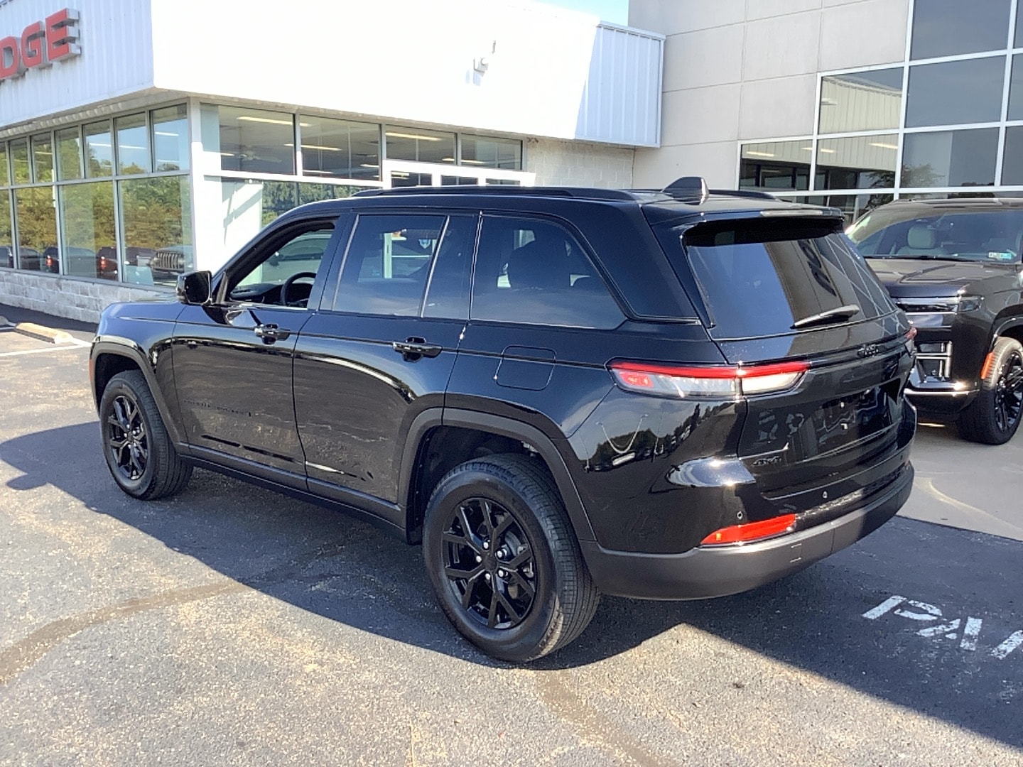 2025 Jeep Grand Cherokee photo 7 of 12