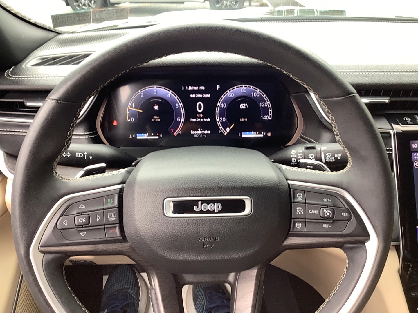 2023 Jeep Grand Cherokee L photo 14 of 15