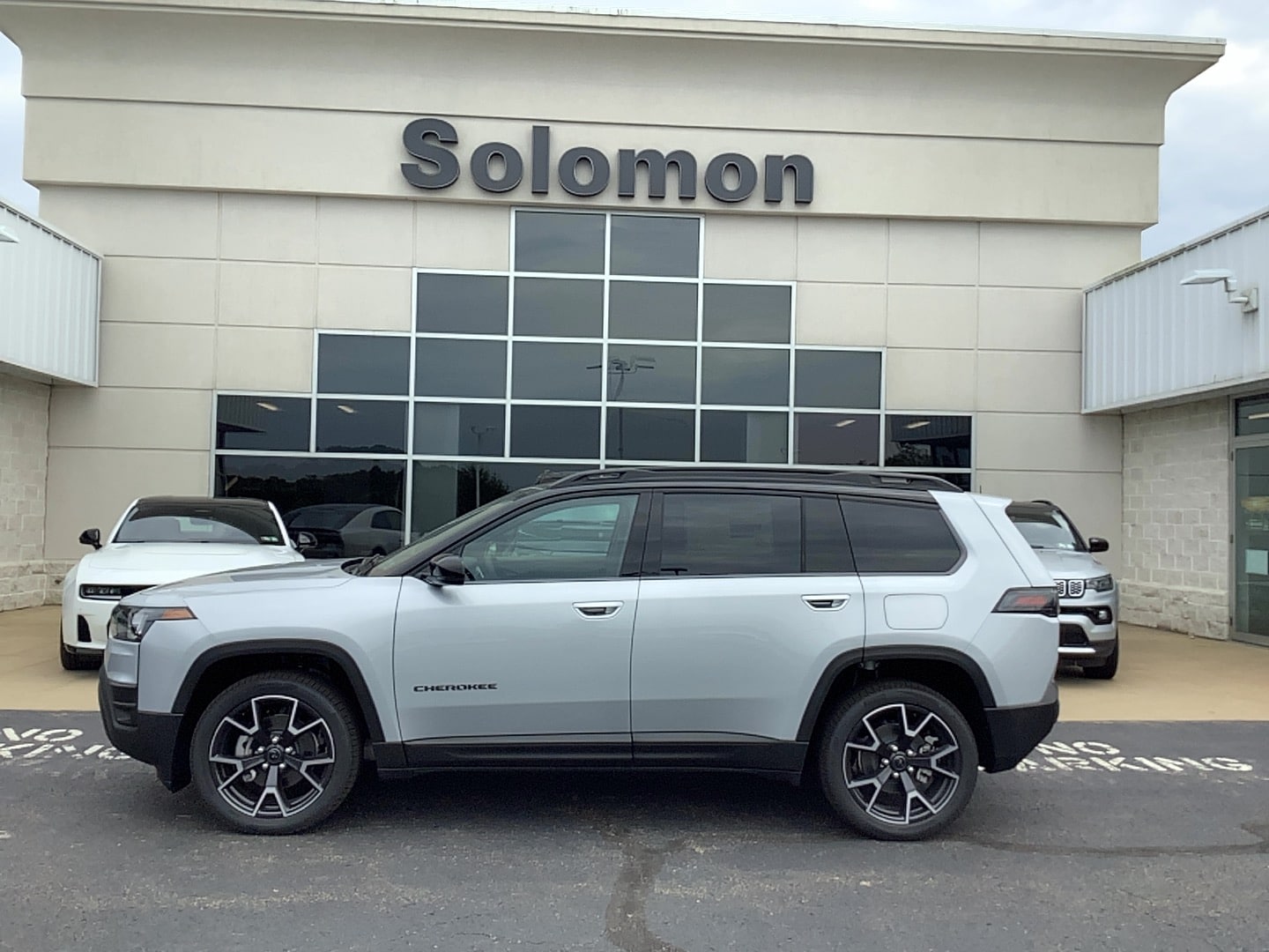 2026 Jeep Cherokee OVERLAND 4X4 Silver Zynith at Solomon CJD Brownsville