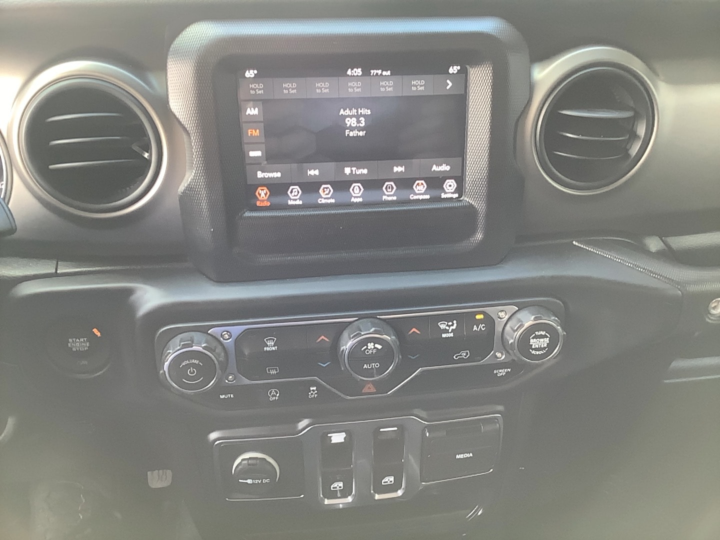2018 Jeep Wrangler Sport S - 9