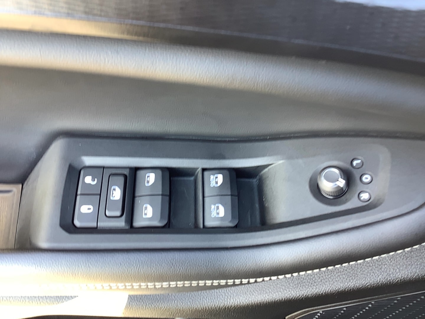 2025 Jeep Grand Cherokee photo 10 of 12