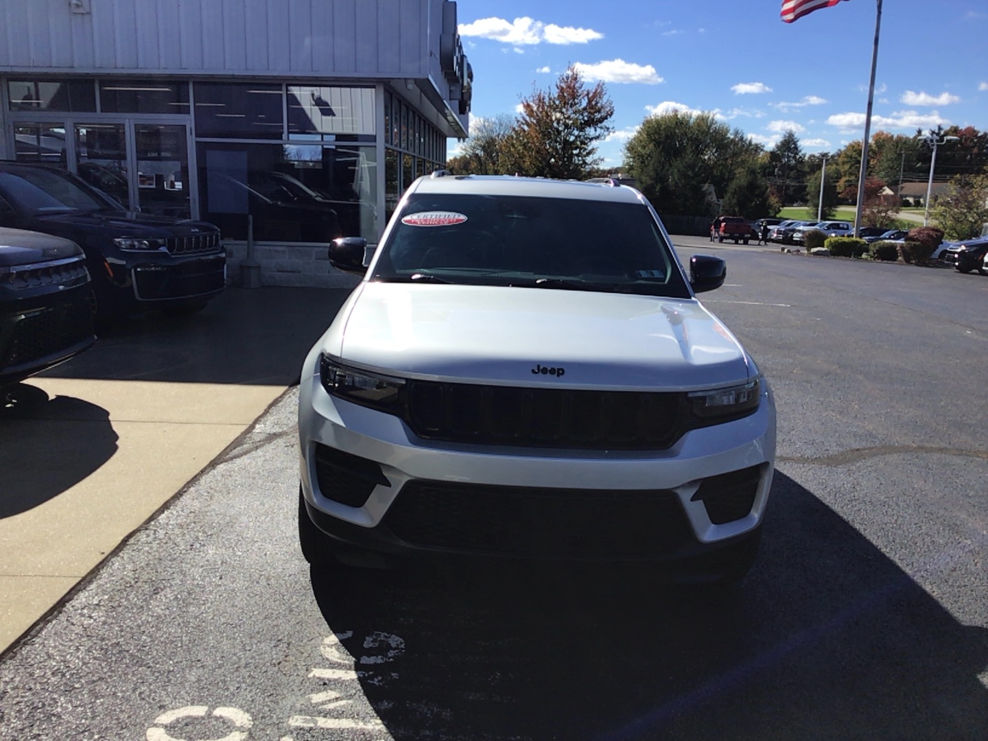 2025 Jeep Grand Cherokee photo 2 of 14