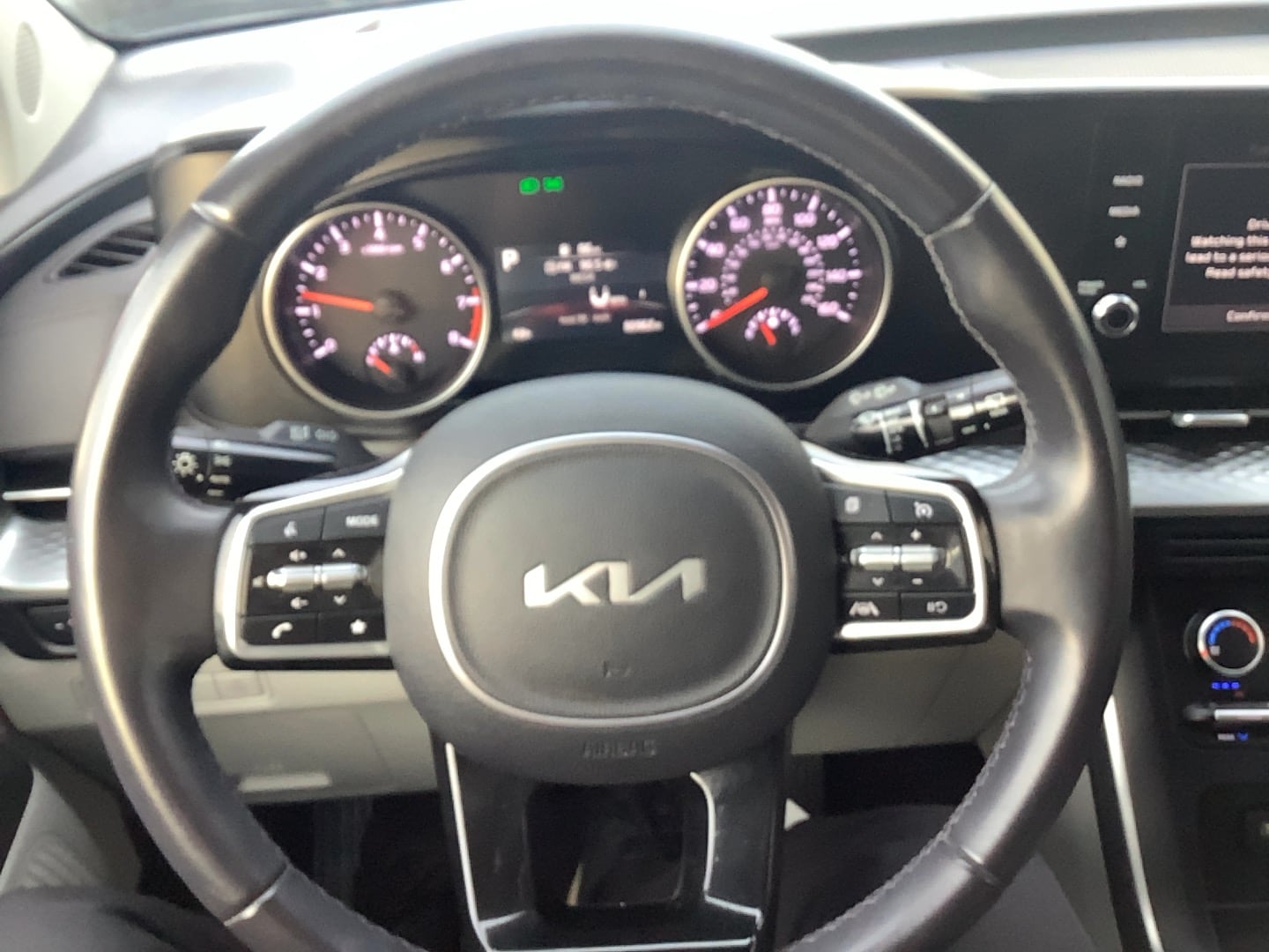 2024 Kia Carnival LX - 11