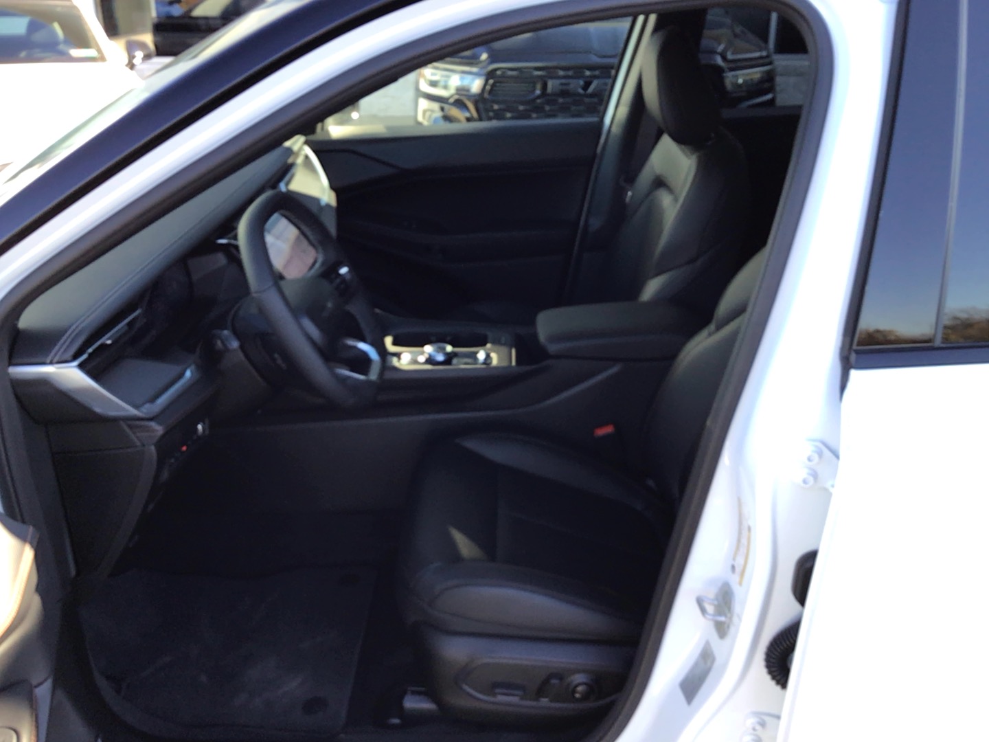2027 Jeep Cherokee photo 9 of 13
