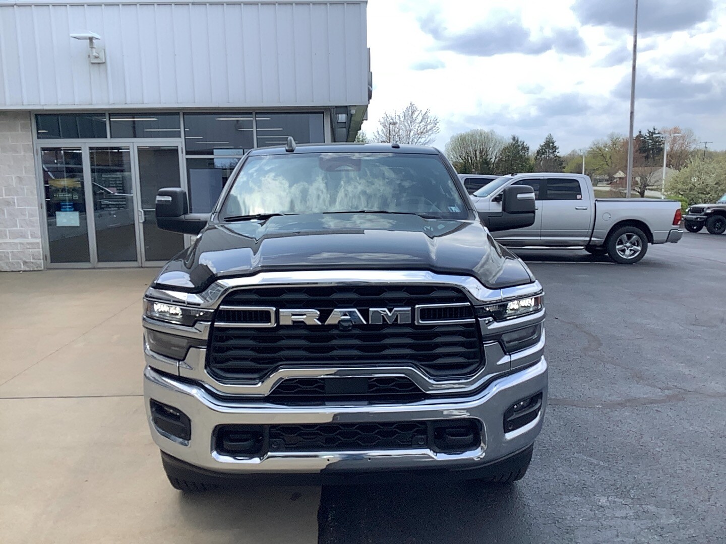 2025 Ram 2500 Tradesman photo 2