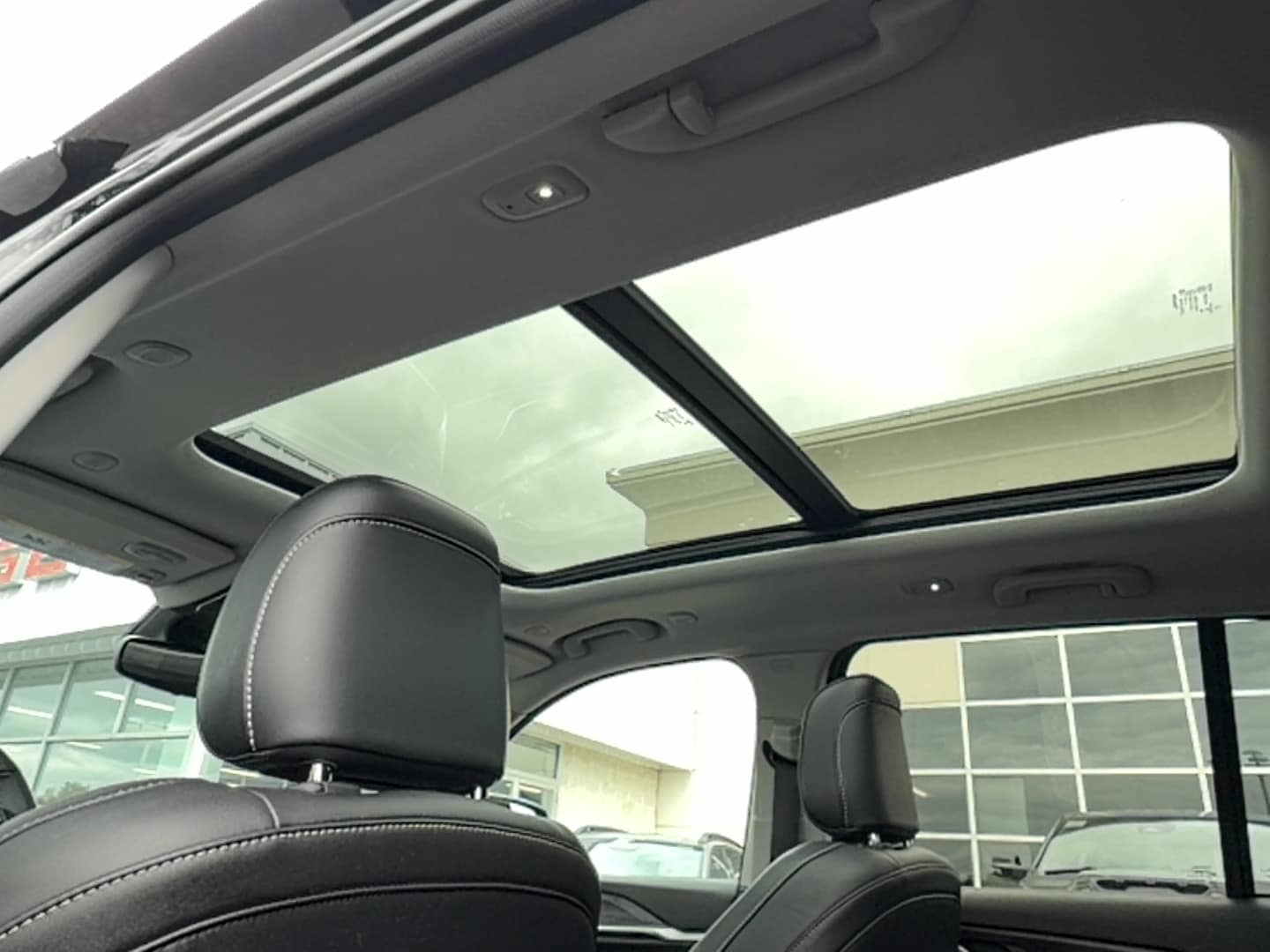 2022 Jeep Grand Cherokee Limited - 11