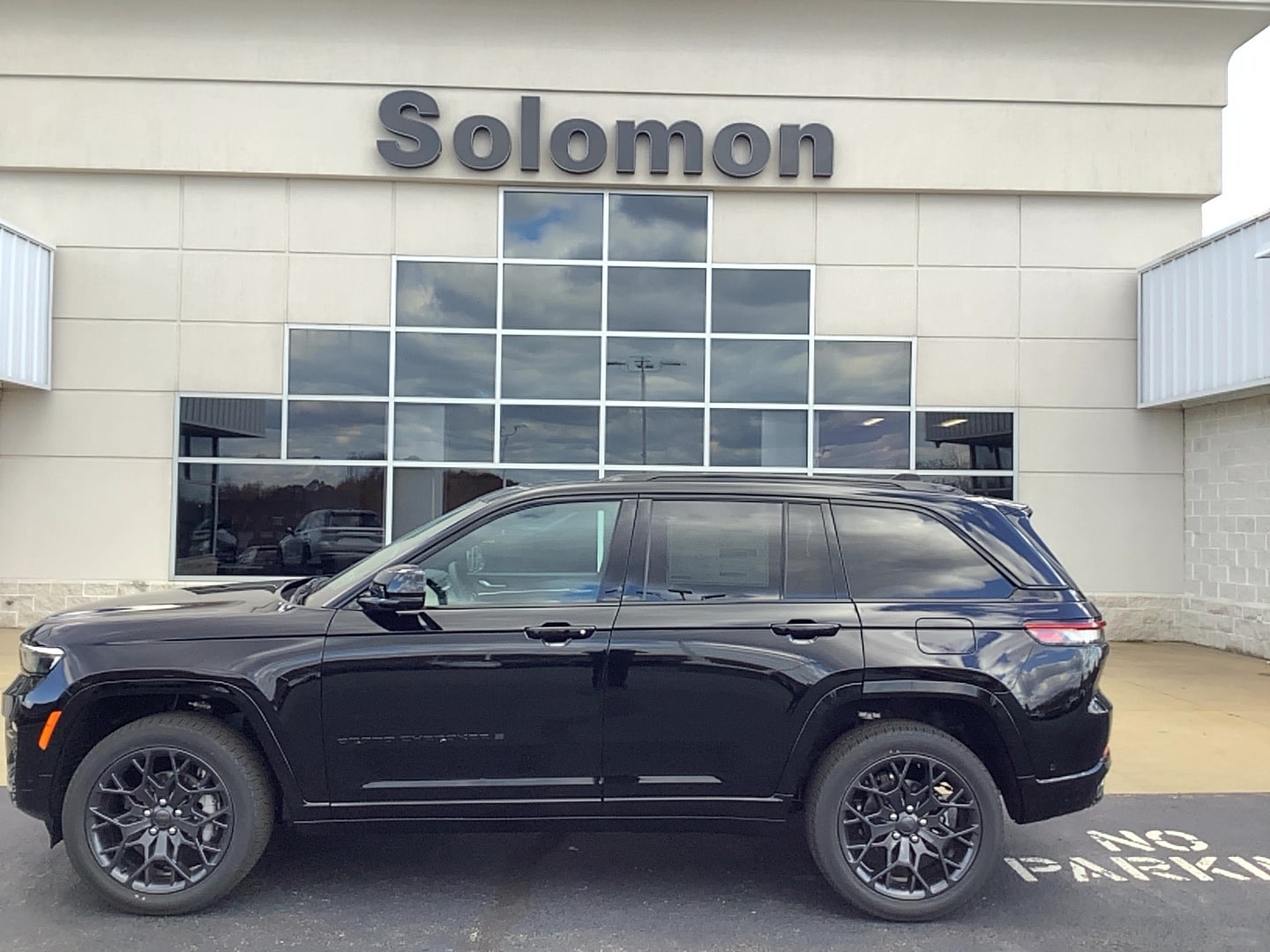 2025 Jeep Grand Cherokee Summit's photo