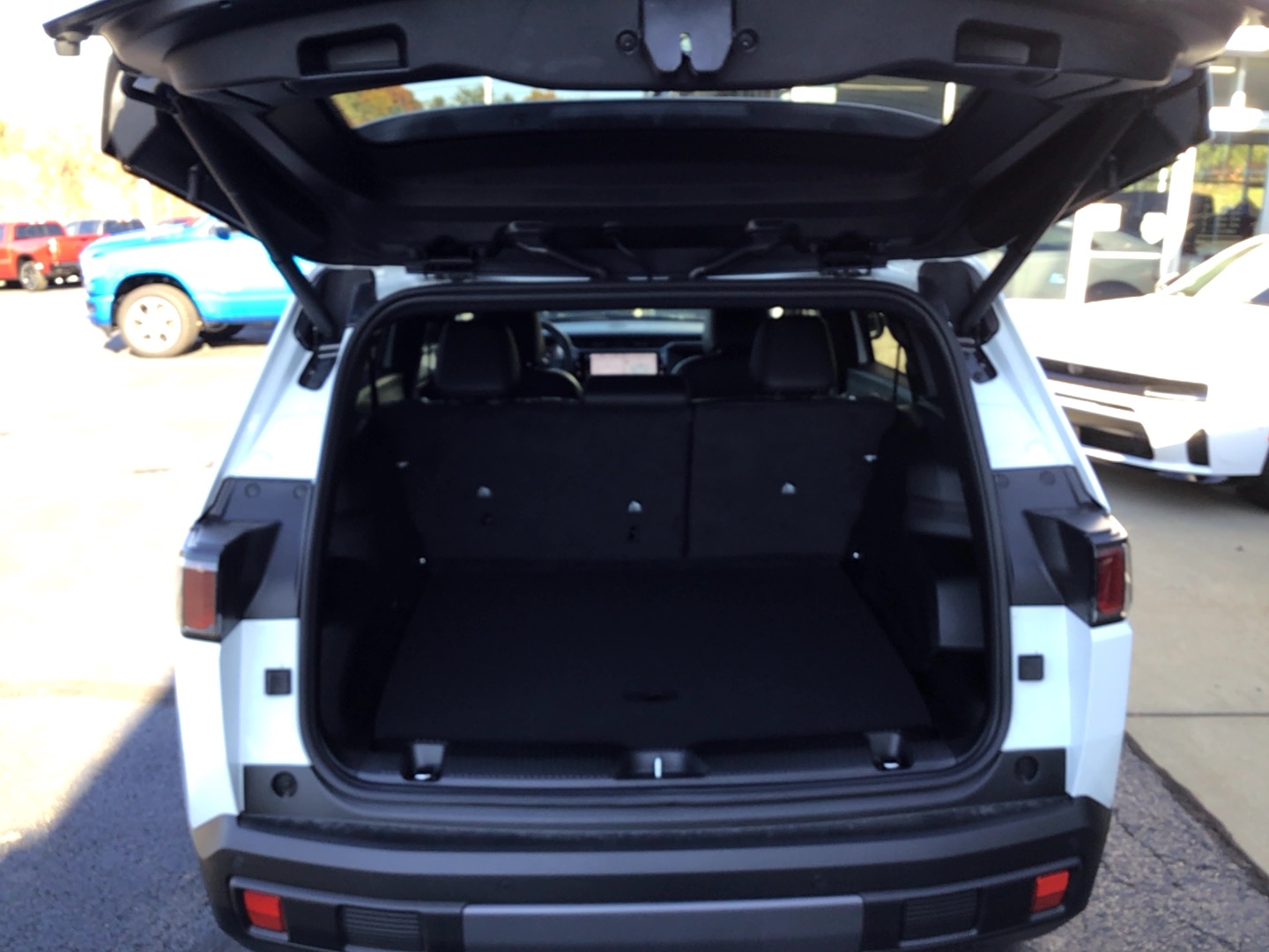 2027 Jeep Cherokee photo 5 of 13