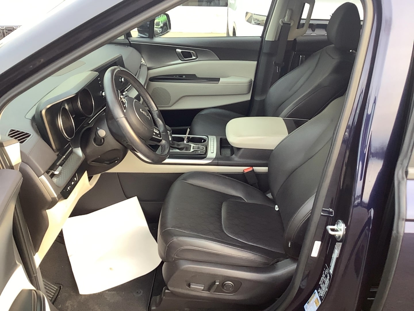 2024 Kia Carnival LX - 9